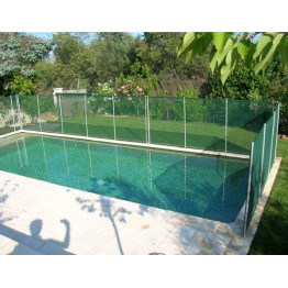 Barrière de piscine Beethoven verte avec piquets anodisés