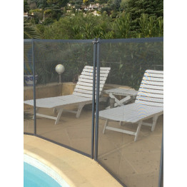 Barriere protection piscine Beethoven grise avec piquets gris